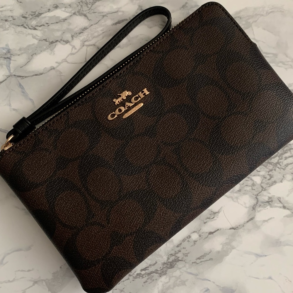 🆕 Large Coach Wristlet - Picture 2 of 3